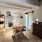 Iparagirre Apartment *
