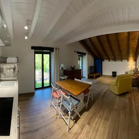 Iparagirre Apartment *